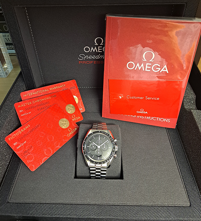 Omega Speedmaster Professional Moonwatch Co-Axial Master Chronograph Sapphire Sandwich Ref. 310.30.42.50.01.002 (current model)